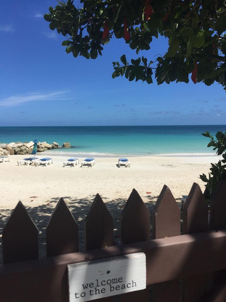 Buccaneer Beach Club Dickenson Bay エクステリア 写真